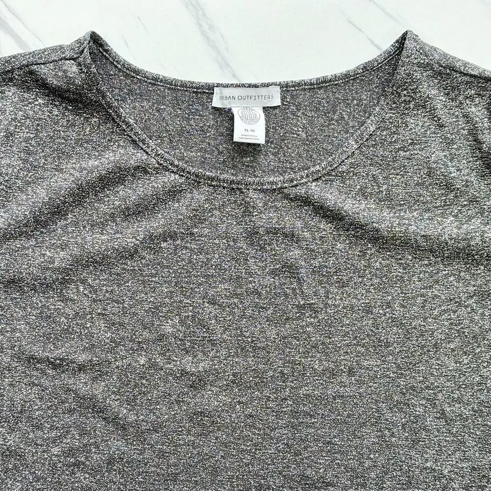EUC Urban Outfitters Shimmer Y2K Baby T Silver Metallic Crop Top Lettuce Hem XL - Picture 4 of 13